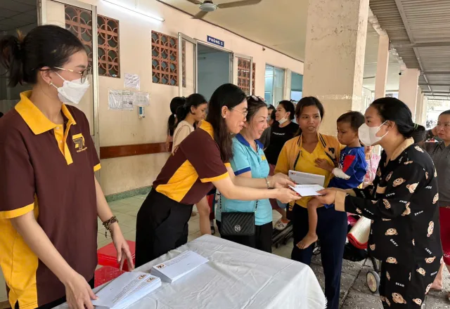 Hoạt động thiện nguyện tại bệnh viện nhi đồng ii