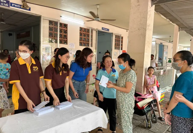 Hoạt động thiện nguyện tại bệnh viện nhi đồng ii