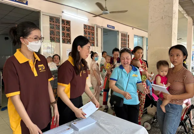 Hoạt động thiện nguyện tại bệnh viện nhi đồng ii