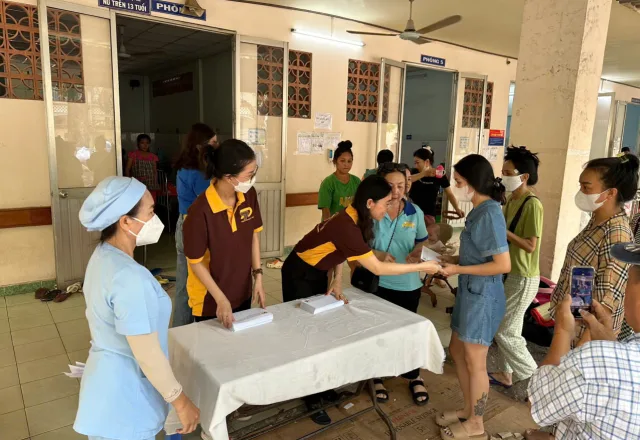 Hoạt động thiện nguyện tại bệnh viện nhi đồng ii