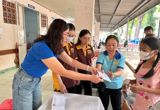 Hoạt động thiện nguyện tại bệnh viện nhi đồng ii