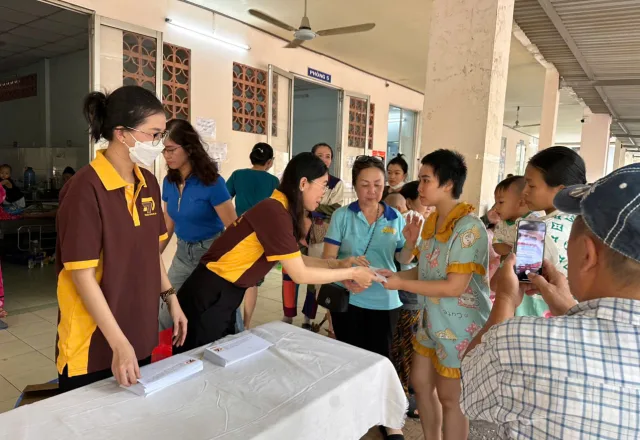 Hoạt động thiện nguyện tại bệnh viện nhi đồng ii