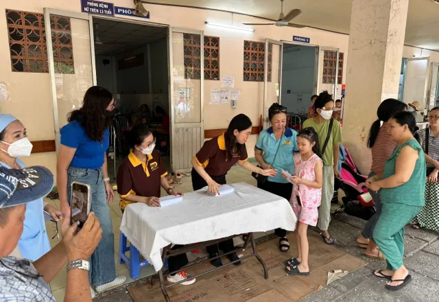 Hoạt động thiện nguyện tại bệnh viện nhi đồng ii