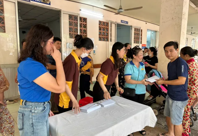 Hoạt động thiện nguyện tại bệnh viện nhi đồng ii